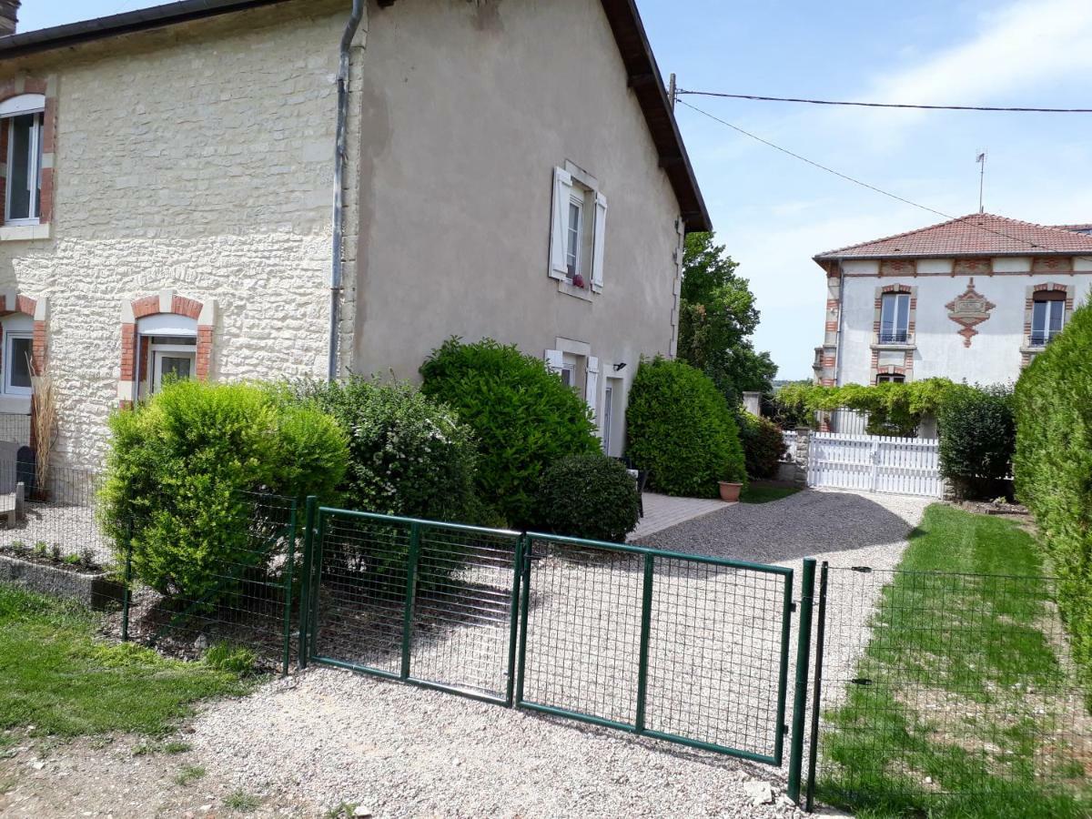 Gite Aux Lauriers Lacroix-sur-Meuse Zewnętrze zdjęcie