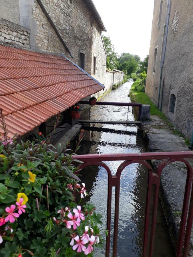 Gite Aux Lauriers Lacroix-sur-Meuse Zewnętrze zdjęcie