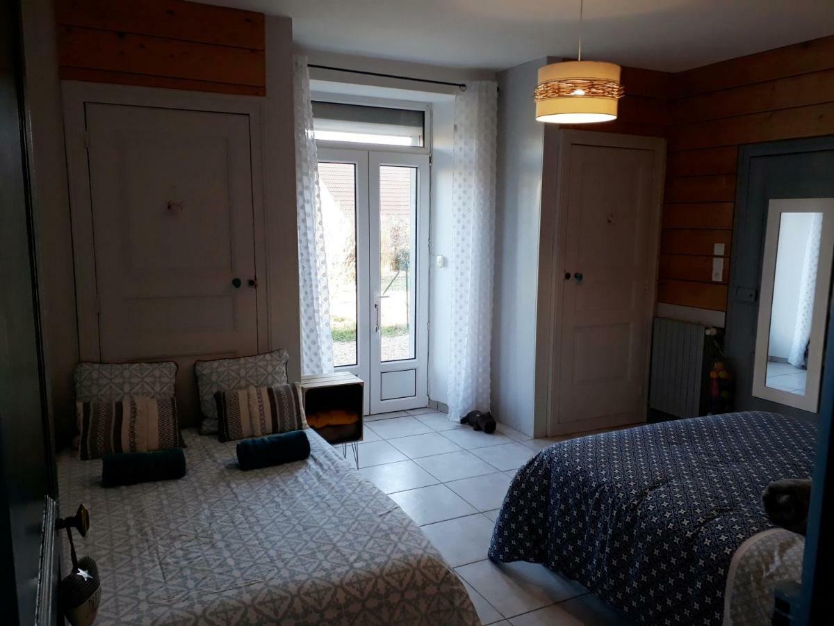 Gite Aux Lauriers Lacroix-sur-Meuse Zewnętrze zdjęcie