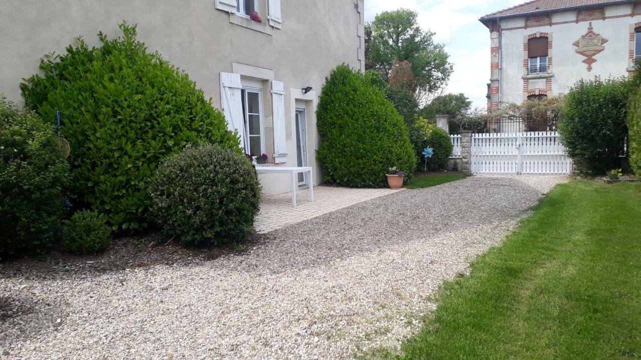 Gite Aux Lauriers Lacroix-sur-Meuse Zewnętrze zdjęcie
