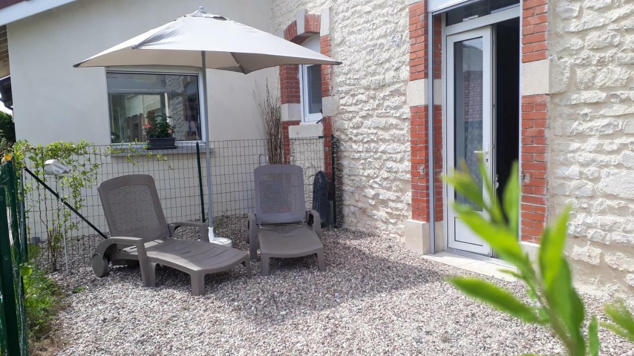 Gite Aux Lauriers Lacroix-sur-Meuse Zewnętrze zdjęcie
