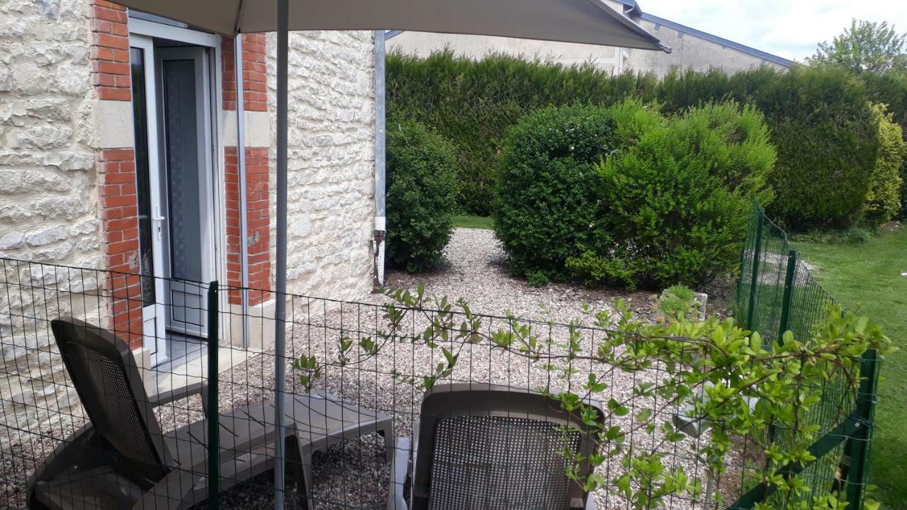 Gite Aux Lauriers Lacroix-sur-Meuse Zewnętrze zdjęcie
